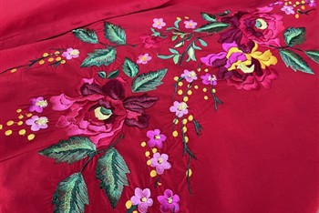 výšivky na šaty, sukně