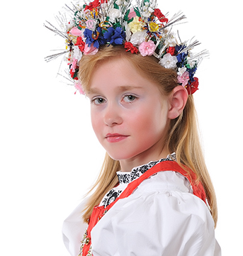 Dívčí a chlapecké kroje